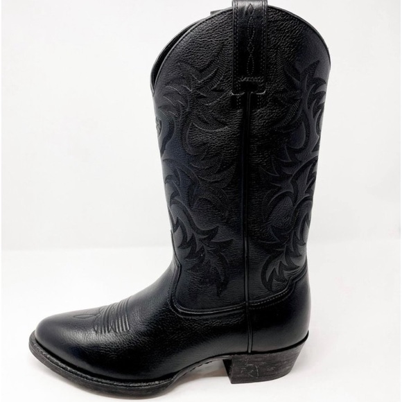 Ariat Mens boots. Round toes . Size 10D. Black leather. New - Picture 1 of 8
